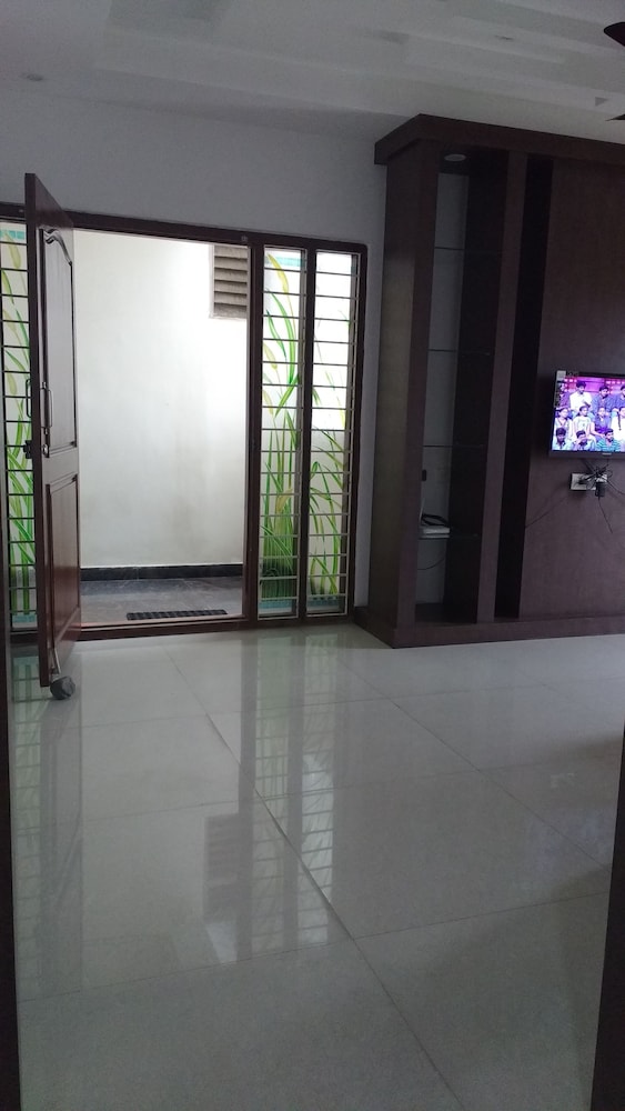 Hitech Shilparaman Guest House