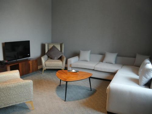 Ramada Hotel & Suites by Wyndham Erbil 32 Park
