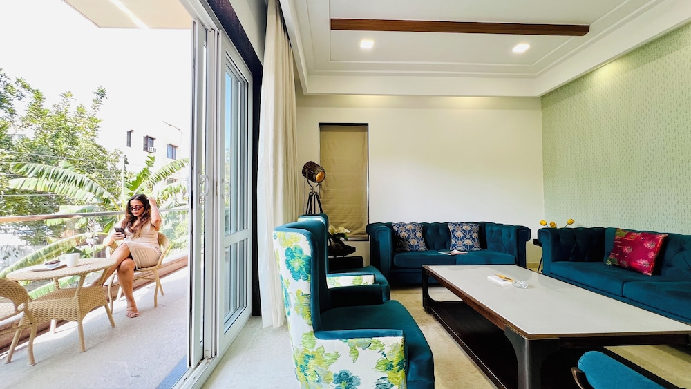 BluO Luxury Stay - Medicity - Balcony, Tub, TT