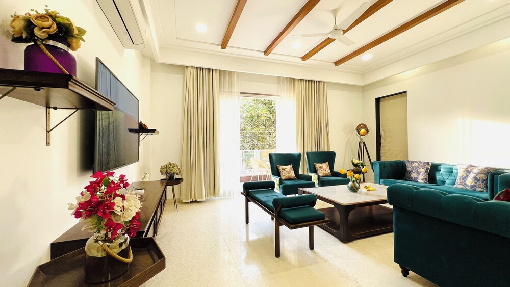 BluO Luxury Stay - Medicity - Balcony, Tub, TT