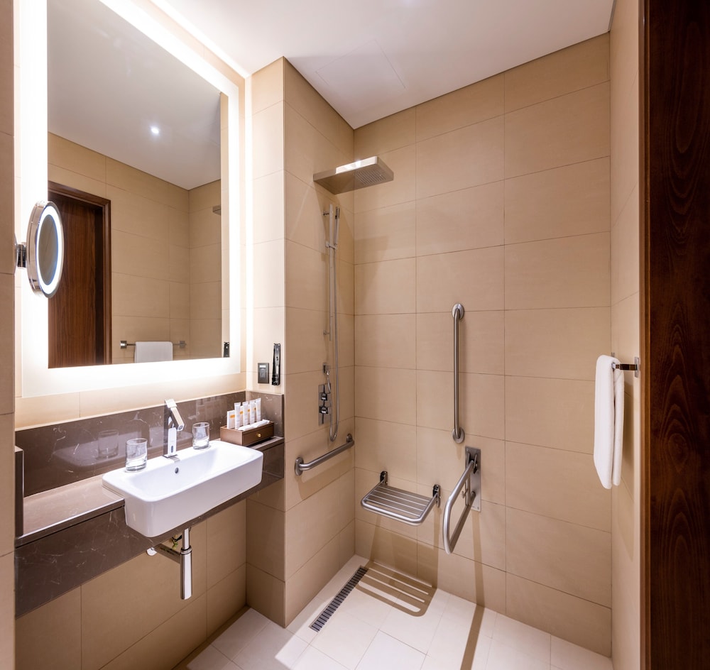Crowne Plaza Muscat OCEC by IHG