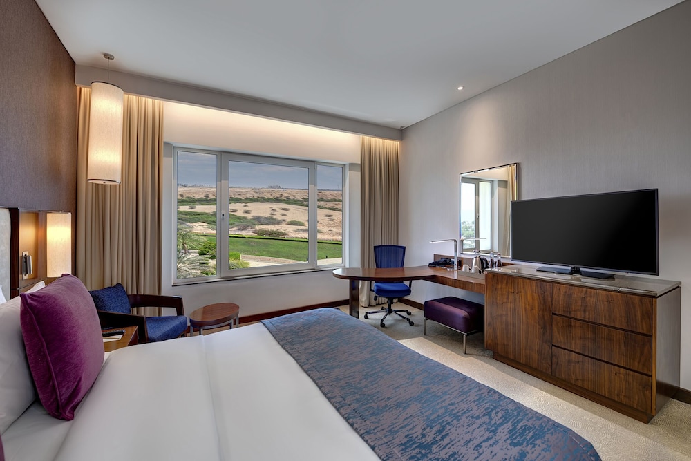 Crowne Plaza Muscat OCEC by IHG