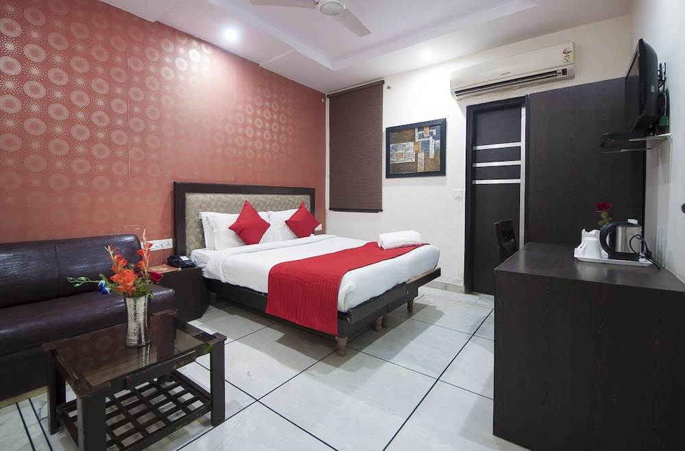 Hotel Apra International