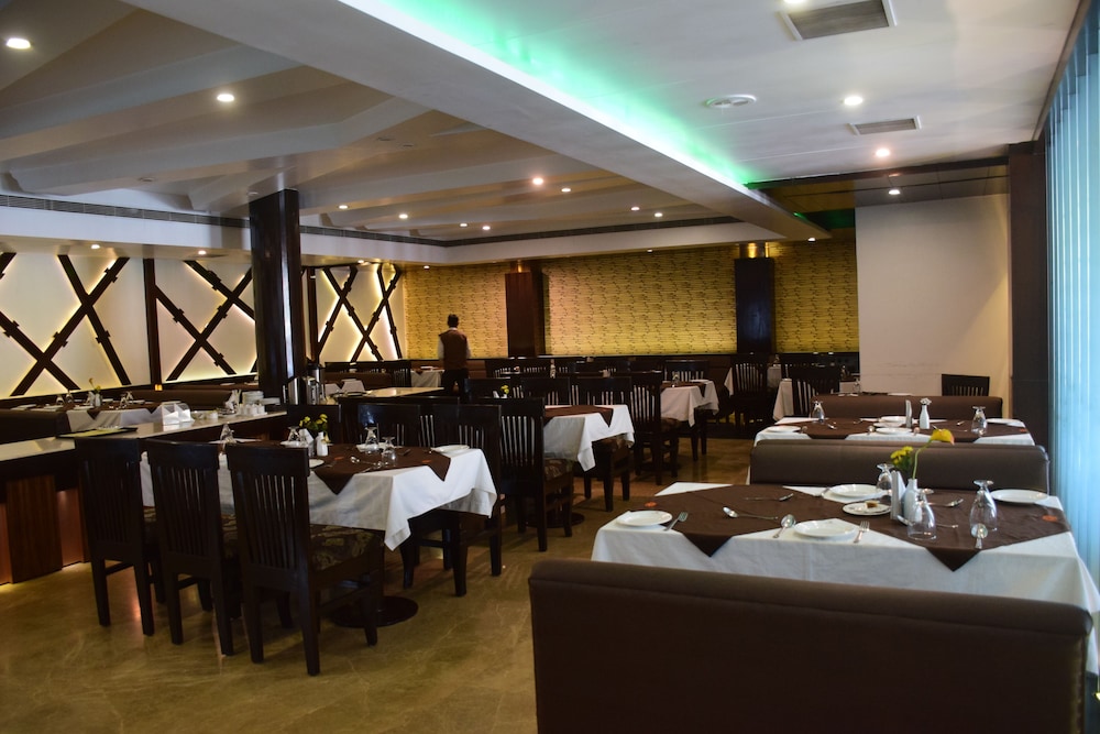 Hotel Ravisha Continental