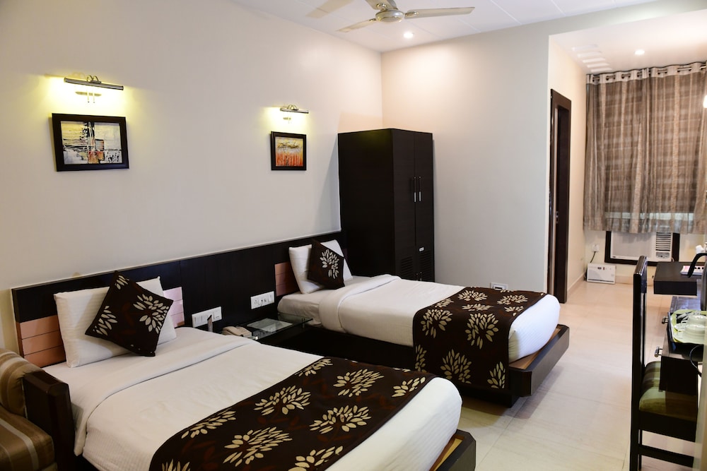 Hotel Ravisha Continental