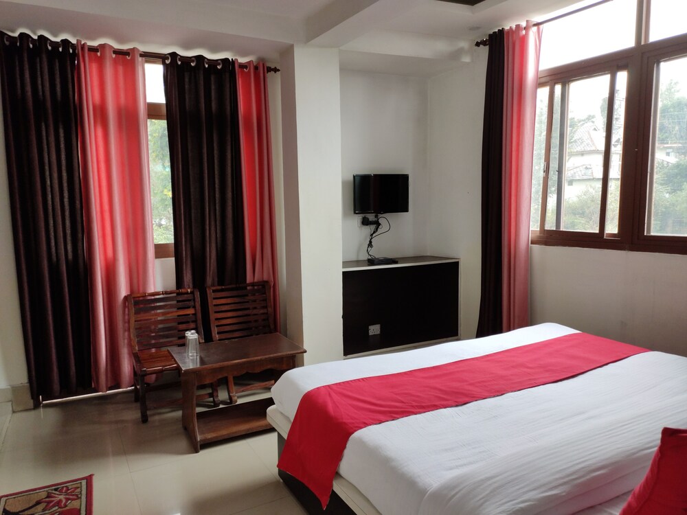 Hotel Green Woods