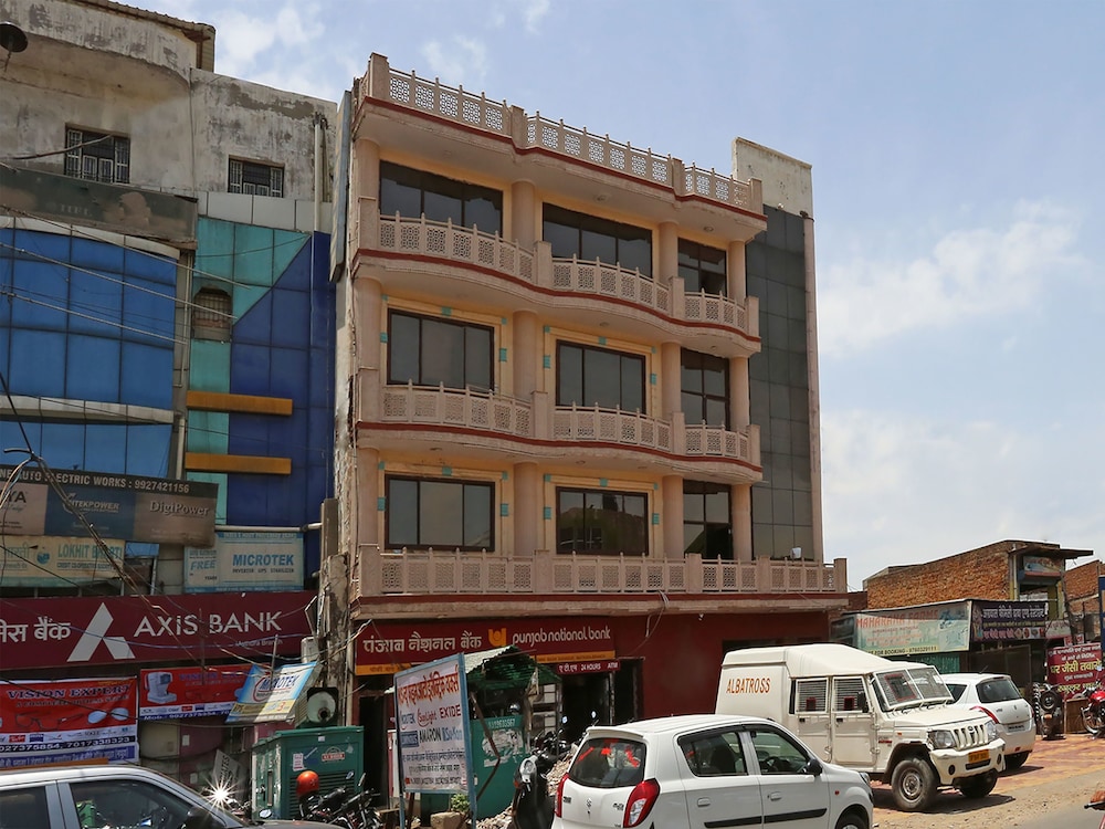 Hotel Maharana Palace