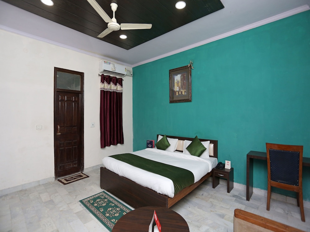 Hotel Maharana Palace