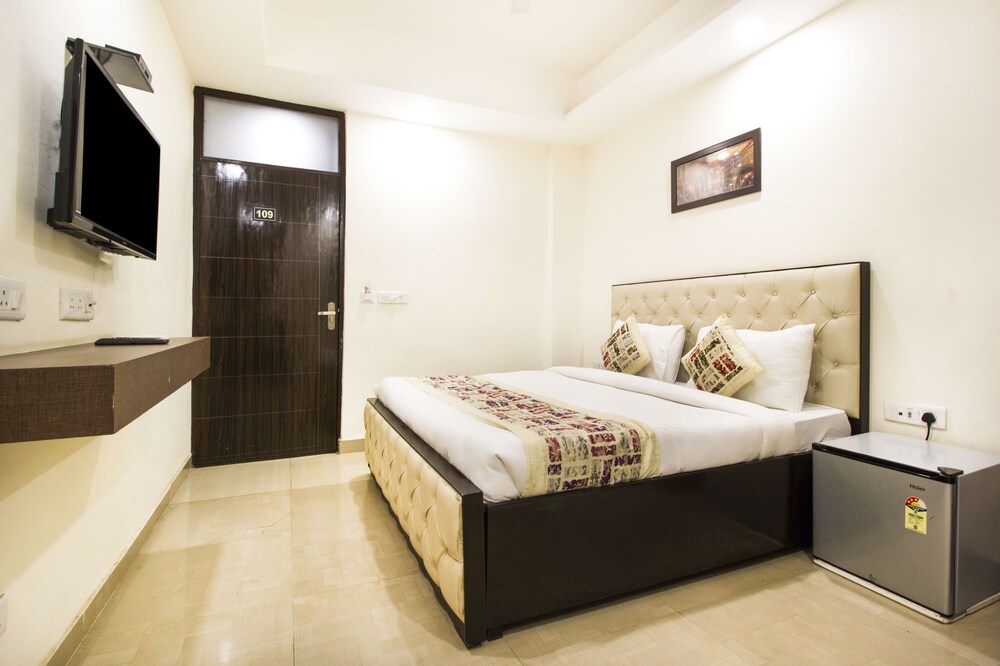 OYO 11689 Kelvish Hotel