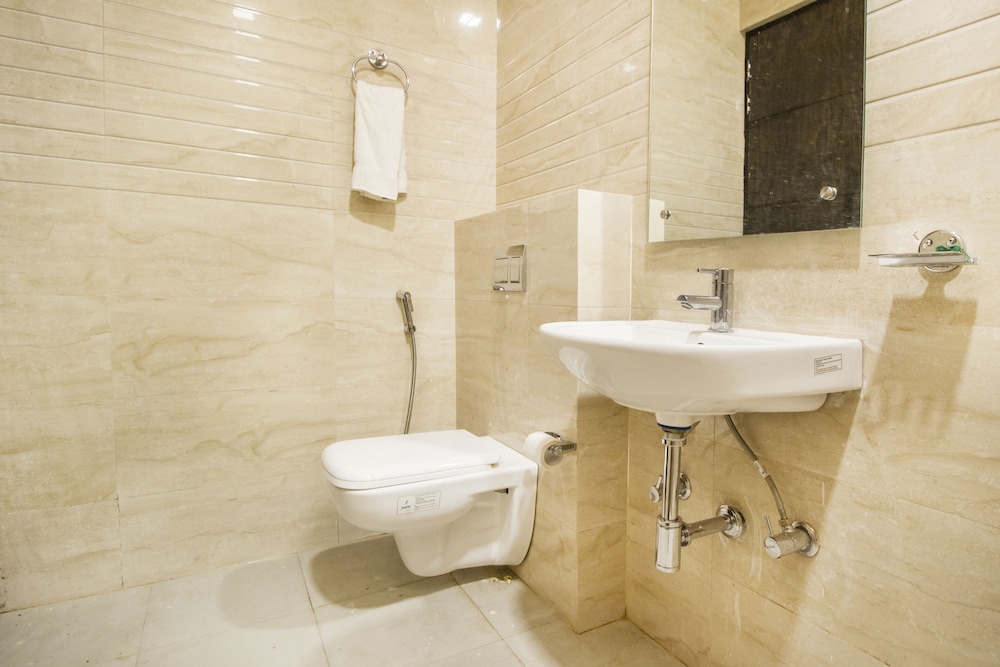 OYO 11689 Kelvish Hotel