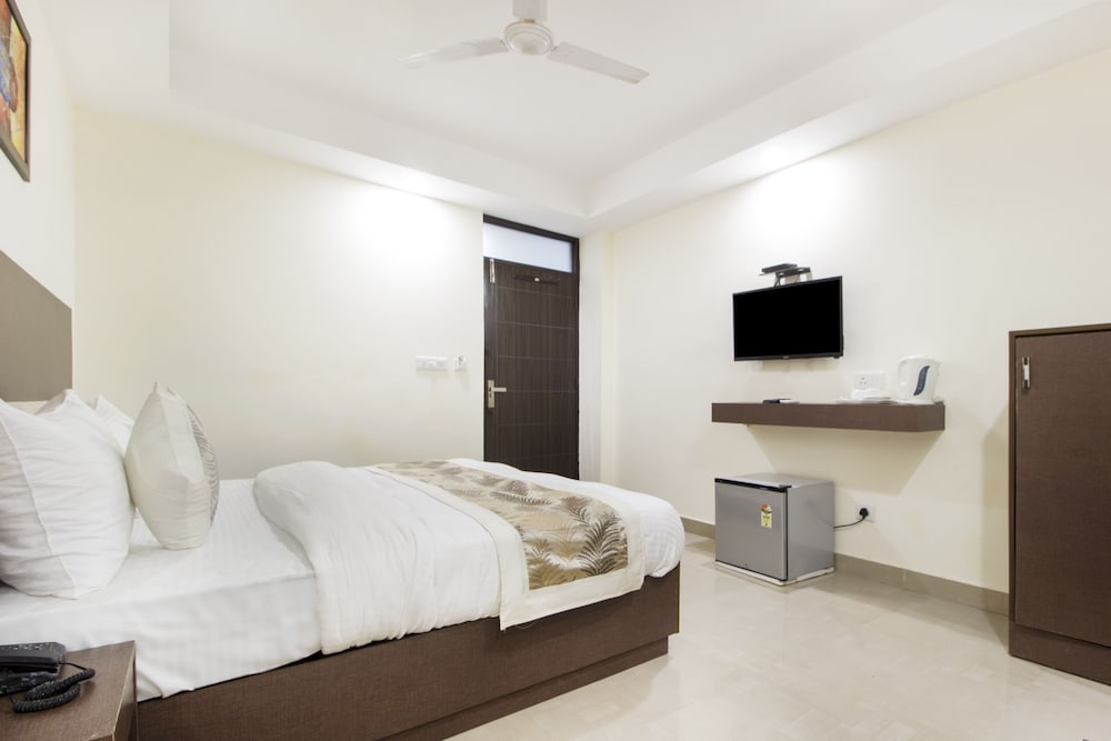 OYO 11689 Kelvish Hotel