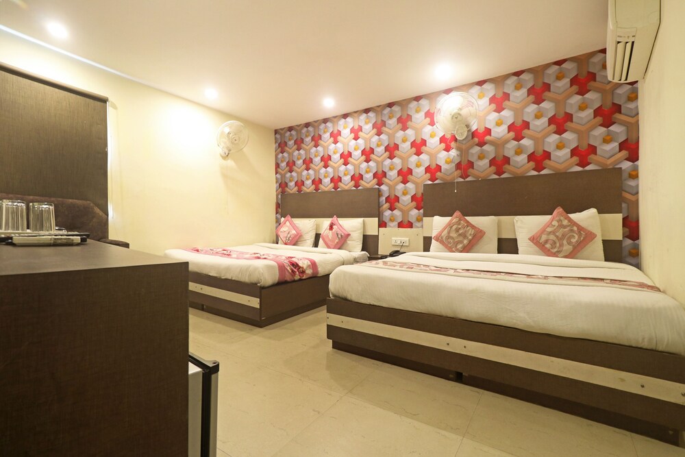 OYO 11689 Kelvish Hotel