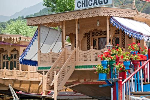 Chicago Group of Houseboats