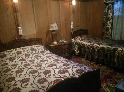 Chicago Group of Houseboats