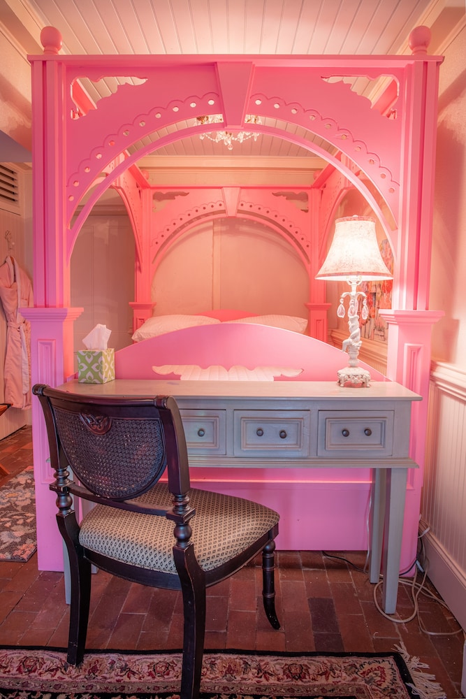 Justine Inn Savannah