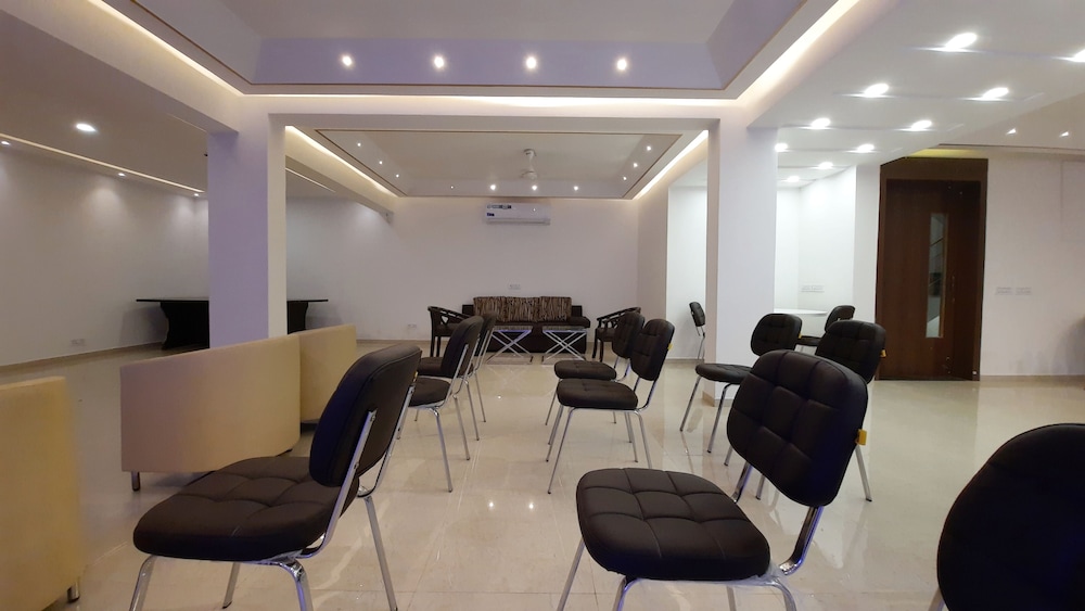 Hotel Sai Village Cyber Park Gurgaon