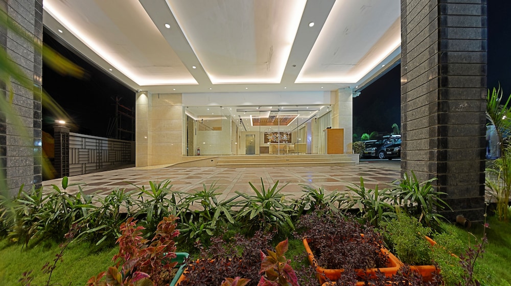 Poppys Anukula Residency