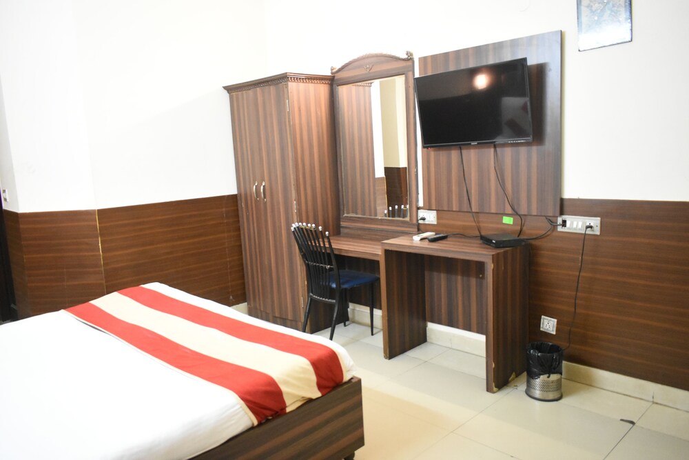 Hotel Kashish Plaza