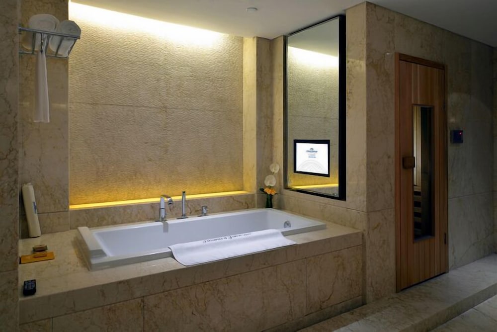 Howard Johnson IFC Plaza Ningbo