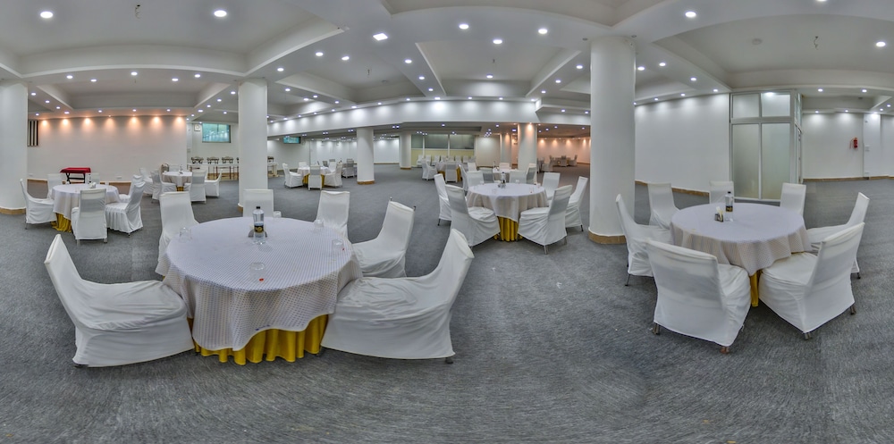 HOTEL GOLDEN LEAF