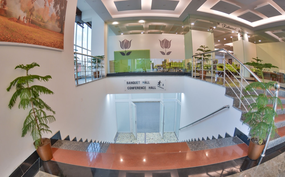 HOTEL GOLDEN LEAF