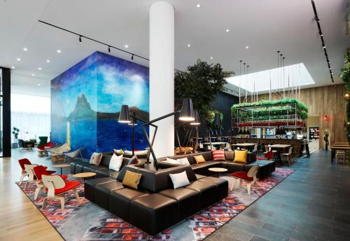 citizenM Los Angeles Downtown