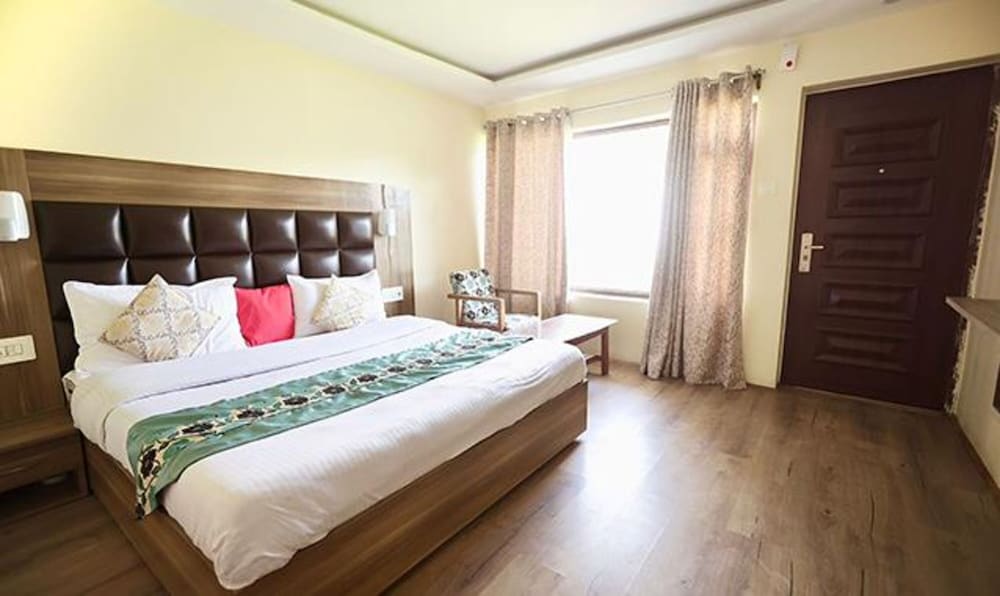 Fabhotel The Island