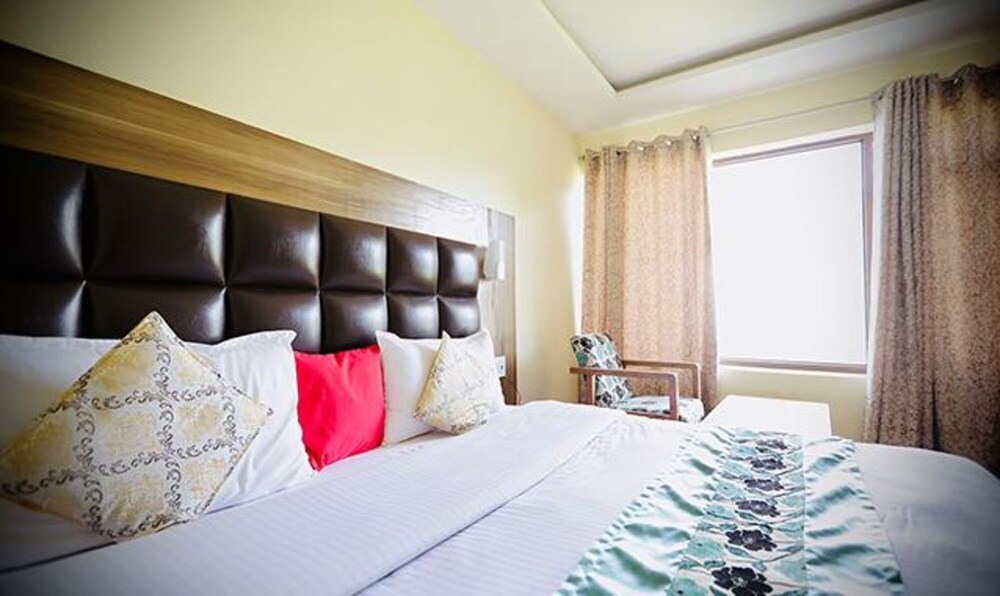 Fabhotel The Island