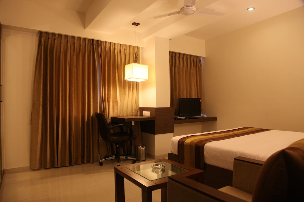 Hotel Le Grande Residency