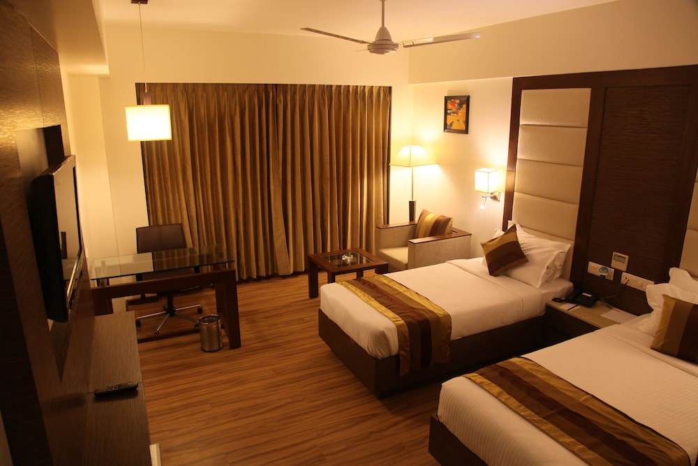Hotel Le Grande Residency