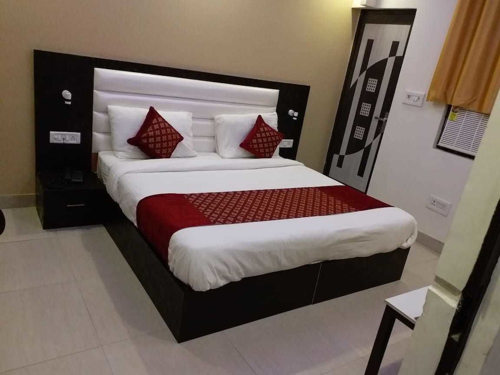 Airport Hotel Royal Inn