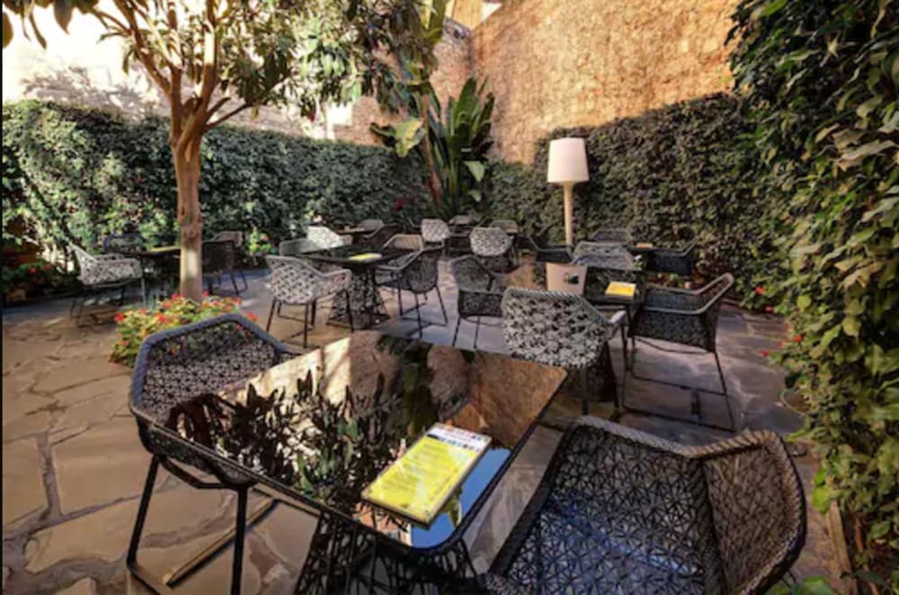 Olivia Plaza Hotel