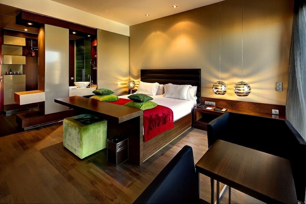 Olivia Plaza Hotel
