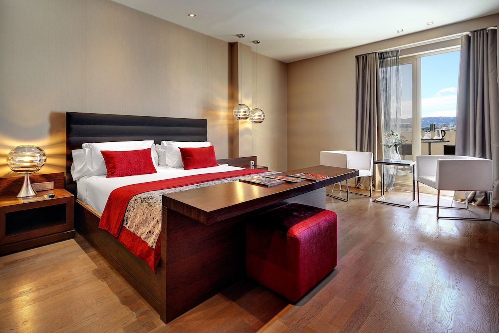 Olivia Plaza Hotel