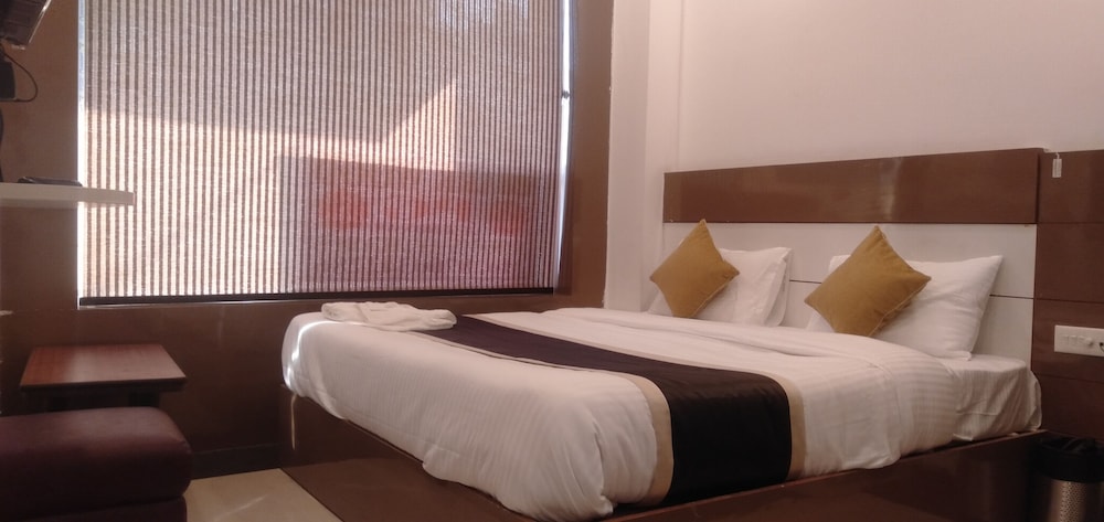Airport Hotel J P Palace