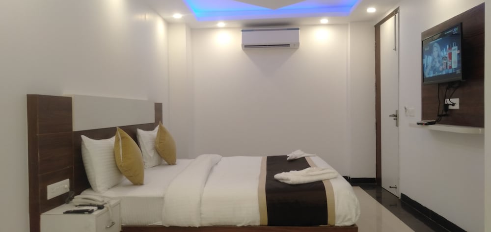 Airport Hotel J P Palace