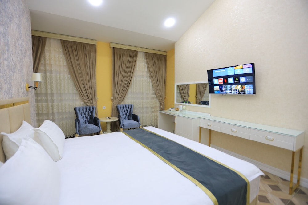 Ayniy Hotel