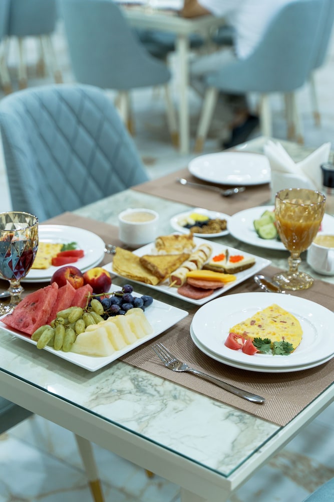 Ayniy Hotel