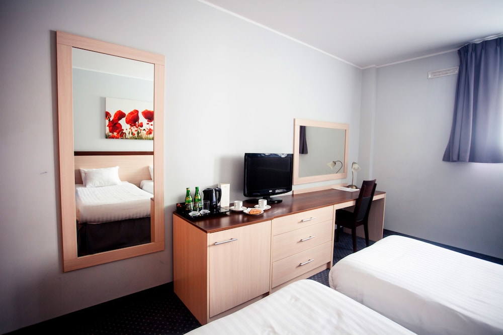 Hotel Poleczki Warsaw Airport