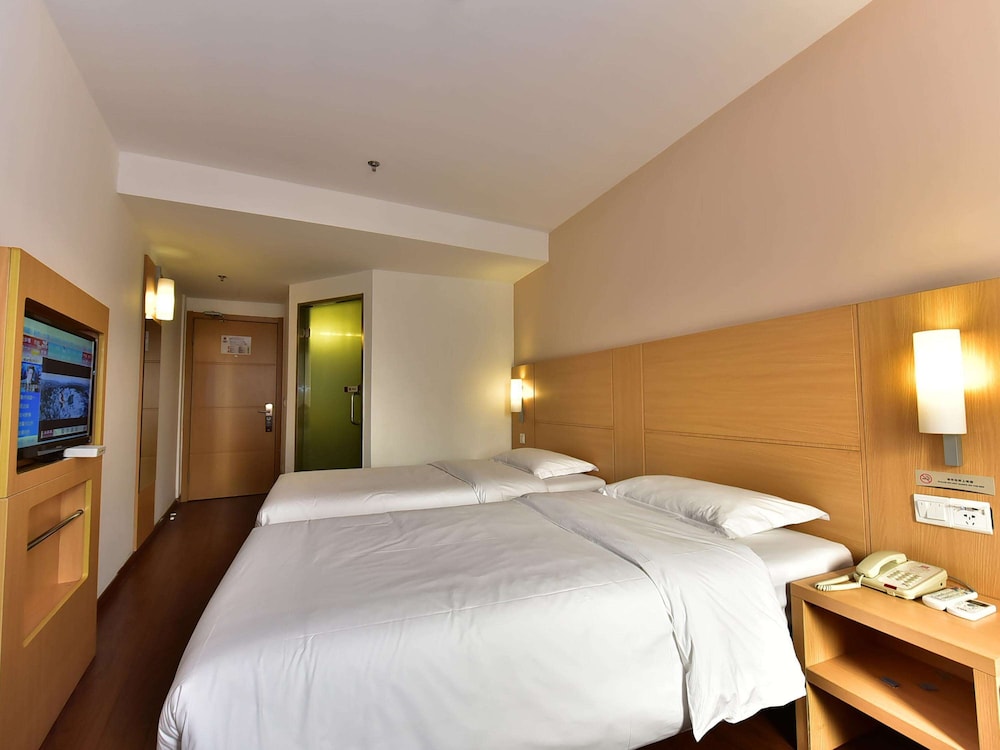 ibis Ningbo Tianyi Square