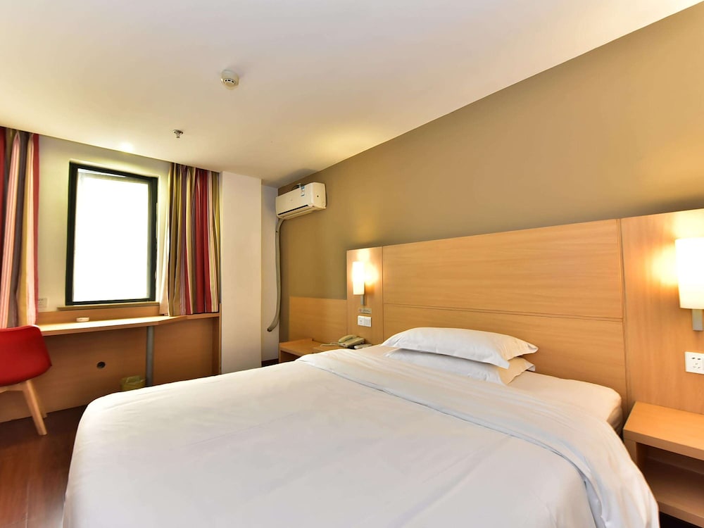 ibis Ningbo Tianyi Square