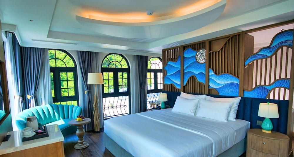 The Moon Boutique Hotel Cat Ba