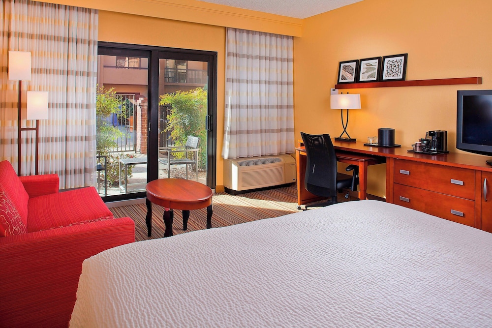 Courtyard by Marriott Orlando Airport