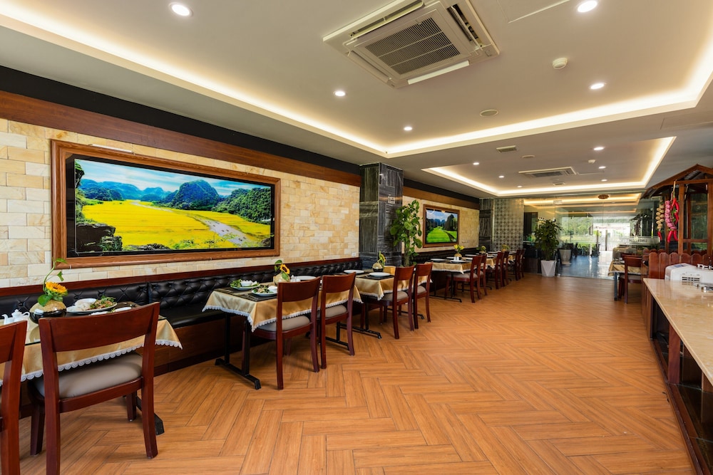 Liberty Hall Tam Coc Hotel & Villa