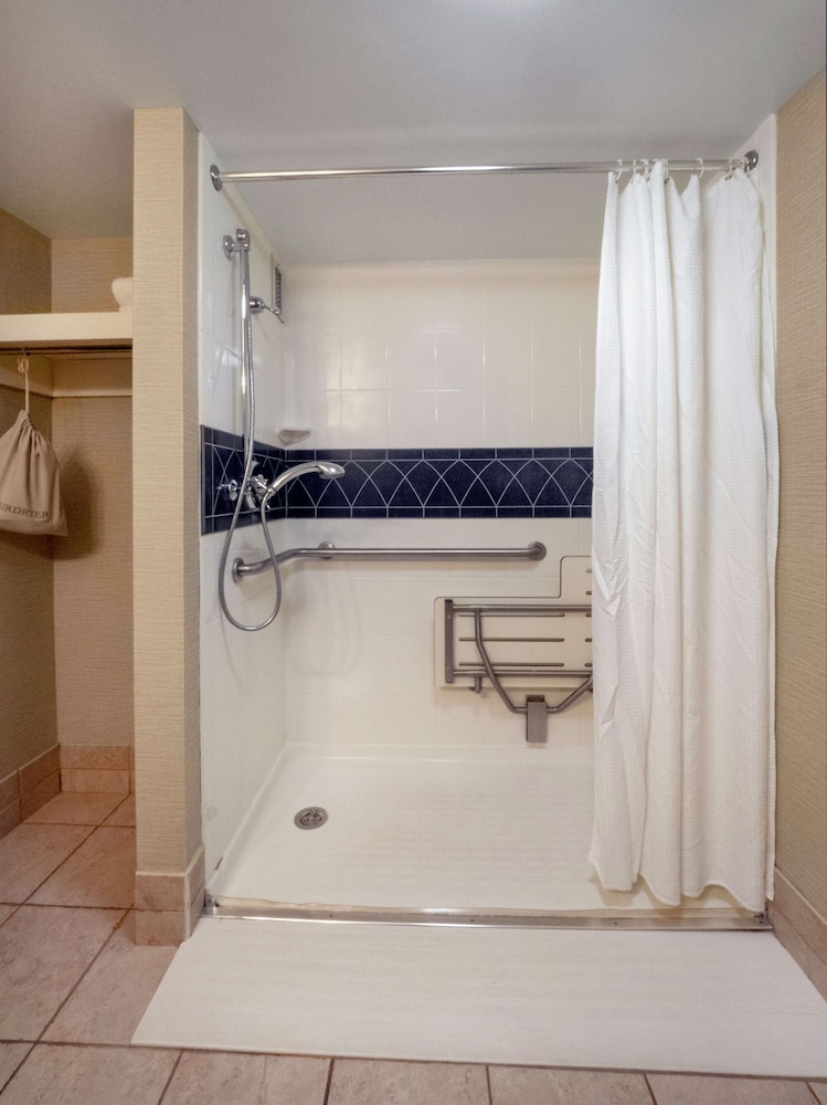 DoubleTree by Hilton Hotel Buffalo - Amherst