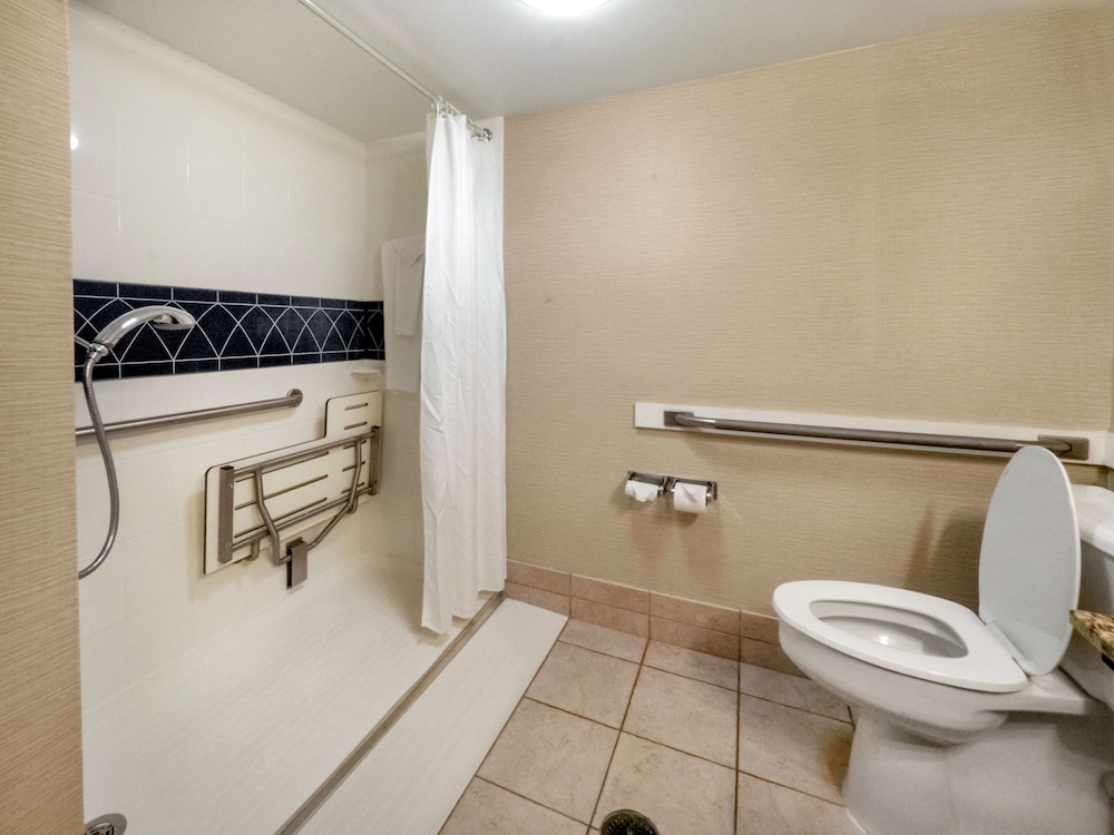 DoubleTree by Hilton Hotel Buffalo - Amherst
