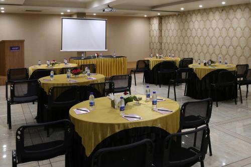 Grand Kailash Hotel