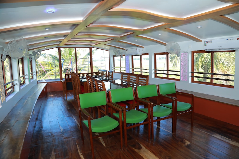 Beachparadise Daycruise houseboat