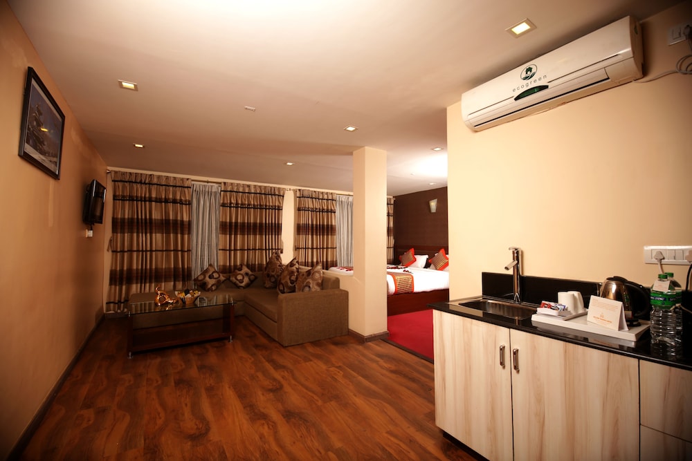 Yellow Pagoda Hotel
