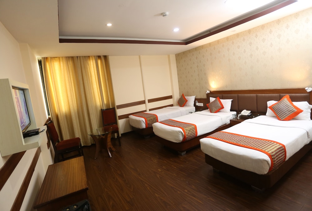 Yellow Pagoda Hotel